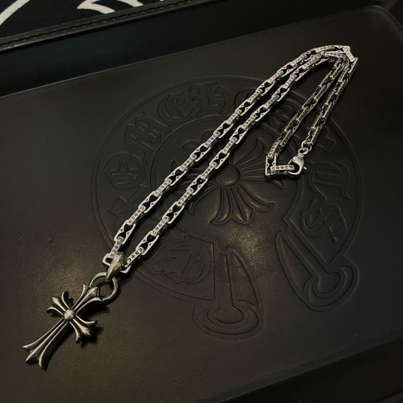 Ch*0me He**ts necklaces